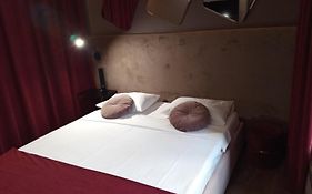 Self Check In - Maidan Square Luxury Apartments - Kyiv City Centre